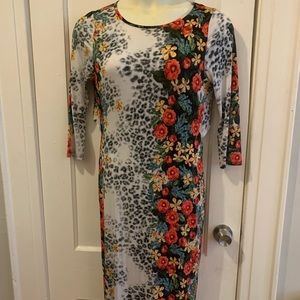 ⭐️⭐️ 2/$35 Floral Print Back Cut Out Dress